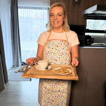 Lavandia Levandulová zástěra d 90cm x š 70cm Vzor Látky: Louka Levandulová zástěra, se kterou každá práce voní.