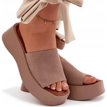 Dámské pantofle NAZOUVÁKY DÁMSKÉ NA PLATFORMĚ EKO SEMIŠOVÝ PÁSEK TMAVĚ BÉŽOVÉ 40