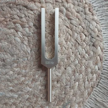 Příslušenství k hudebnímu nástroji Terapeutická ladička 528 Hz DNA oprava mosaz