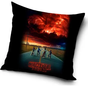 Dekorativní polštářek Carobotex Polštářek Stranger Things Storm Guards 40x40 cm