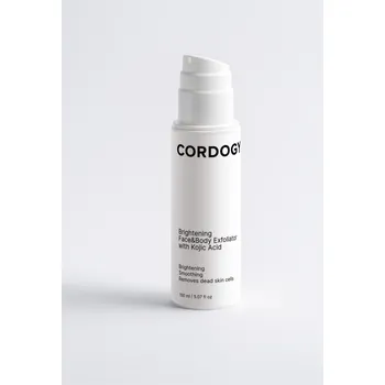 Tělový peeling Rozjasňující exfoliační přípravek na obličej a tělo s kyselinou kojovou