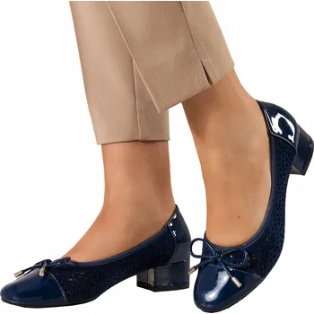 Dámské lodičky Dámské lodičky tmavě modré s perforovaným vzorem na nízkém podpatku, kožená stélka, velikost 38