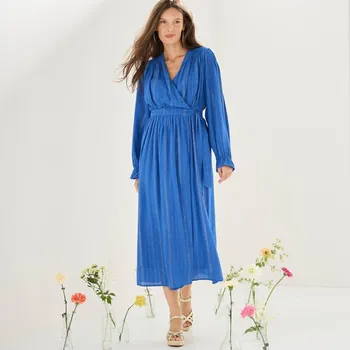 Dámské šaty Zavinovací midi šaty s dlouhými rukávy a metalickými proužky modrá 48