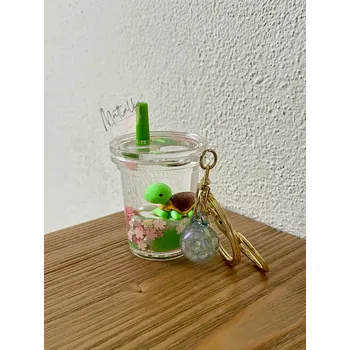 Klíčenka s tekutinou v milk tea želvička