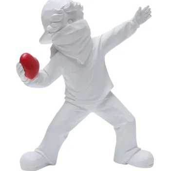 Pryskyřicová soška 18 x 14 cm Muž s květinou v pohybu – Dekorativní figurka vrhače květin