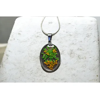 Náhrdelník Louka v kapce času