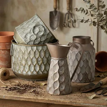 Obal na květináč Obal na květináč s listy MONDEX MARINA DARK 21 × 23 × 20,5 cm zlatý