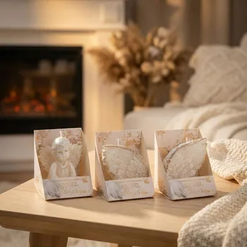 Svíčka Vonná svíčka figurka ručně vyrobená BARTEK ANGEL WINGS 75 mm bílo-zlatá