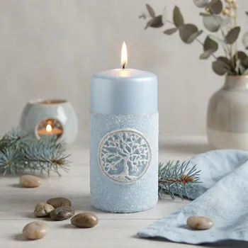 Svíčka Parafínová svíčka válec ARTMAN DRZEWKO SZCZĘŚCIA 7 × 15 cm světle modrá