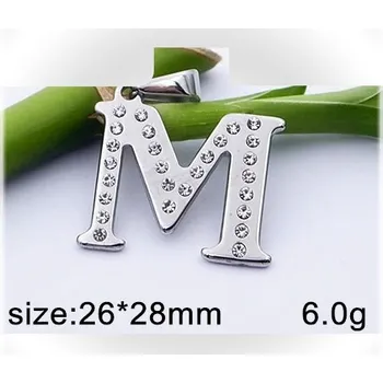 Přívěsek Písmenko M vyskládané umělými světlými kamínky