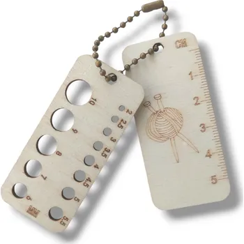 Annie's Knit Dřevěný metr a přívěsek na měření jehlic