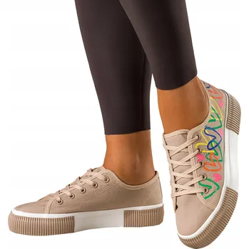 Dámské tenisky Dámské béžové tenisky na platformě, zdobené srdíčky, pohodlné, velikost 37