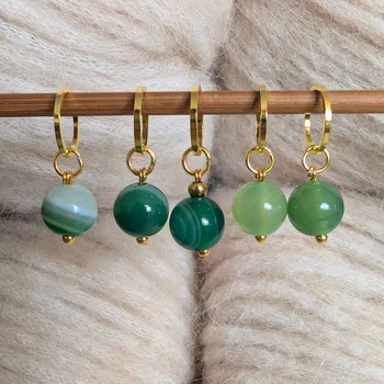 Nástroj na niť a příze Annie's Knit Značkovač Minerals – smaragdový přírodní proužkatý achát