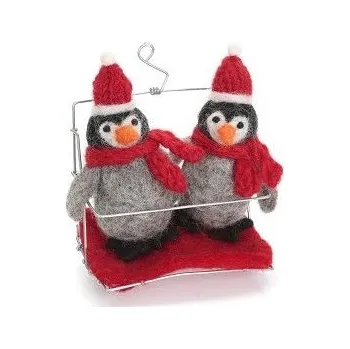 Dekorace do dětského pokoje Amica Felt Europe BABY PENGUINS ON SKI LIFT