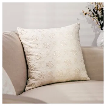 Poszewka | FARIS | z haftem angielskim w kwiaty ecru | 45x45 cm | 739866