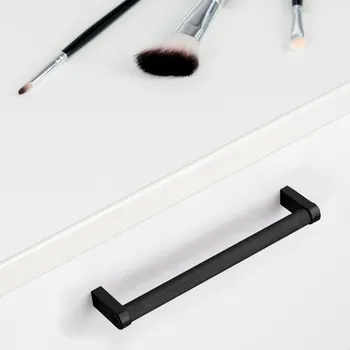 Nábytkové kování In-Design Nábytková úchytka BERG černá