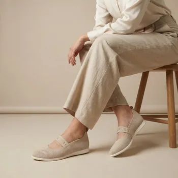 Dámská obuv Dámské béžové baleríny Bugatti s páskem přes nárt Velikost: 42