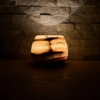 Svícen Svícen z přírodního kamene - Skryté vrstvy konkrétní kus z fotek, jedinečný originál, průměr 9,5 cm