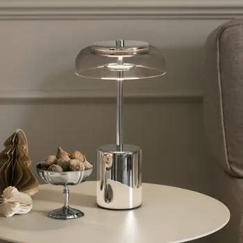 Venkovní osvětlení Nuura Aps Nuura LED stolní lampa na baterie Blossi, výška 26 cm, chrom/čirá - Ø základna 7 cm; délka kabelu 150 cm chrom, čirý 1 x 3 W LED - Doprava zdarma