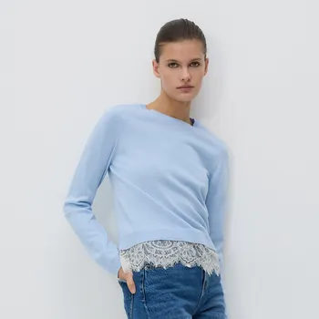 Dámský svetr Reserved - Svetr s&nbsp;krajkovým zdobením - bleděmodrá - 806IM-05X - 806IM-05X-L