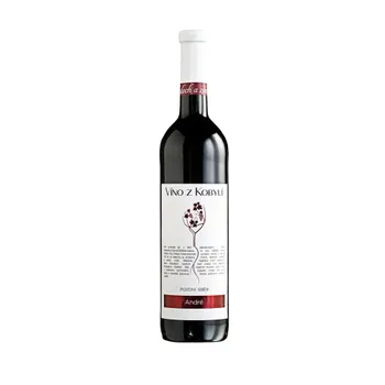 Víno Víno z Kobylí André Barva vína je tmavě granátová. Vůně je široká , ovocná s jemně dřevitými tóny získanými ležením v dubovém sudu Chuť je sametově hladká, plná s příjemnými, sladkými tříslovinami, dokreslená jemnou kyselinou, s dlouhotrvající dochutí.