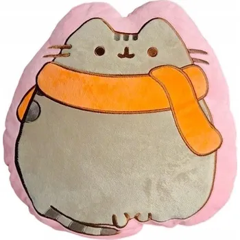 Polštář POLŠTÁŘ KOČKA PUSHEEN S ORANŽOVOU ŠÁLOU, RŮŽOVÝ