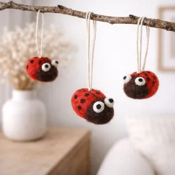 Velikonoční dekorace Gry & Sif Závěsné plstěné berušky set 3 ks