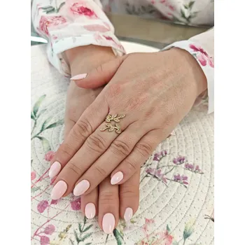 Prsten Zlatý dámský prsten lístky zdobené zirkony Velikost prstenu: 57, Váha: 3,33 g, Ryzost: 14kt (585/1000)