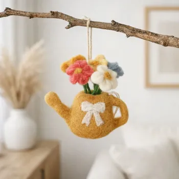 Velikonoční dekorace Gry & Sif Závěsná plstěná konvička s květinami okrová