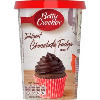 Poleva Čokoládová poleva Betty Crocker 400 g Chocolate Fudge Icing – připravená na použití