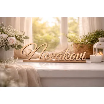 Svatební dekorace Dary dřeva Dřevěné příjmení se stojánkem na svatební stůl – personalizovaná svatební dekorace ze dřeva Velikost: 20 cm