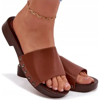 Dámské pantofle NAZOUVÁKY DÁMSKÉ EKO KŮŽE CVOČKY NÍZKÝ PODPATEK CAMEL VEL. 38