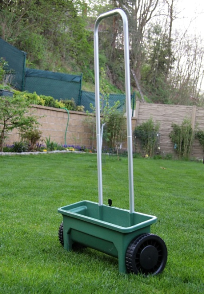 Rozmetací posypový vozík na hnojivo 12l