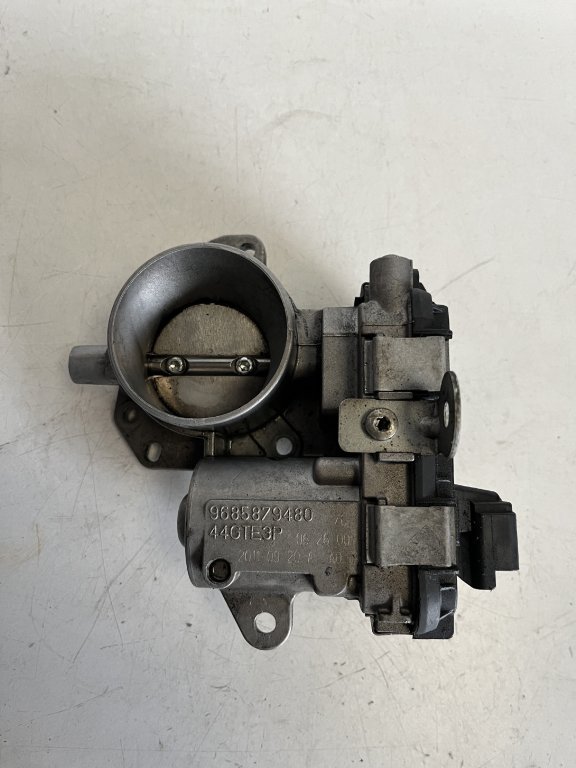 Škrtící klapka 1.1i 1.2i 1.4i Citroen Peugeot 9685879480