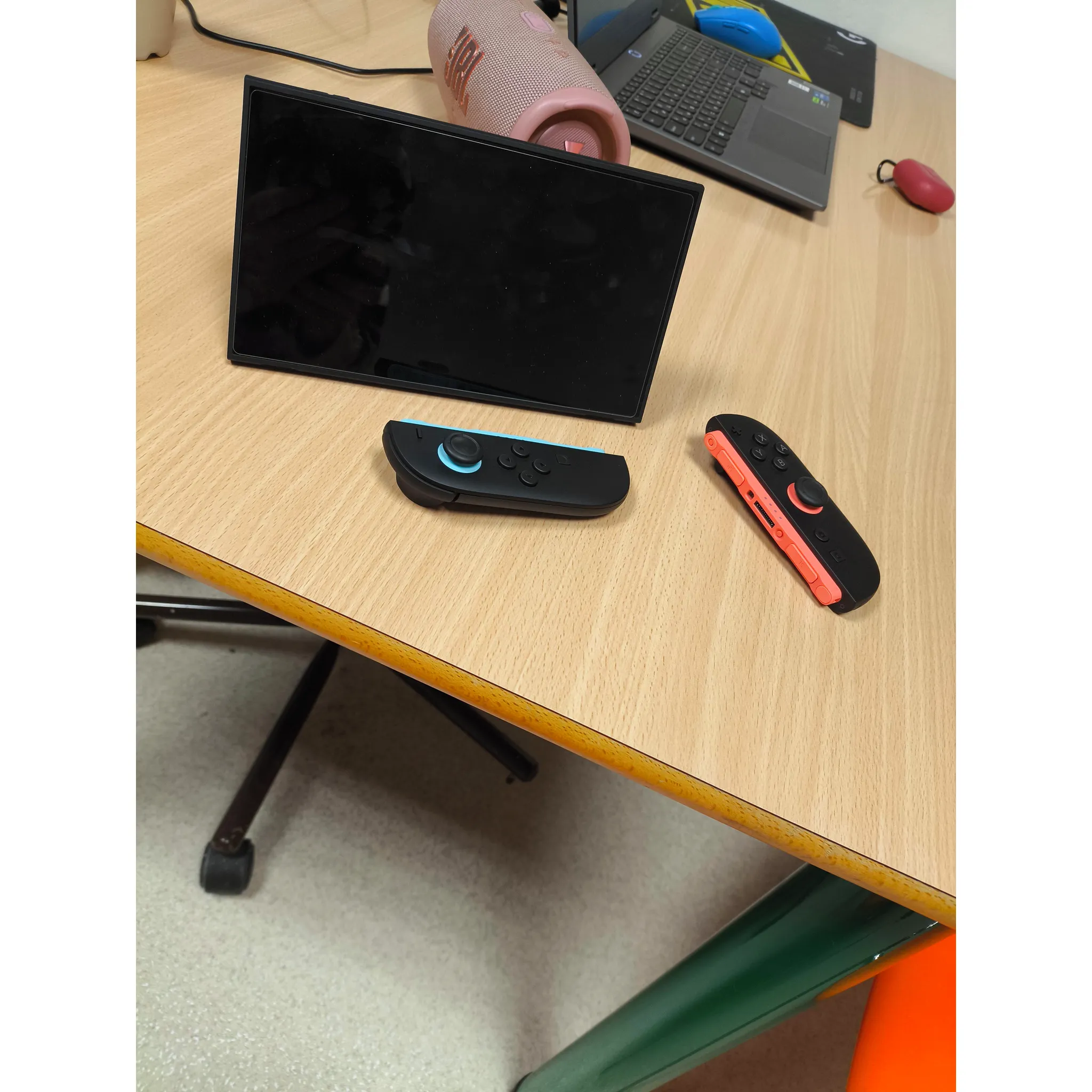 Fotografie 6 - Herní konzole Nintendo Switch 2 černá