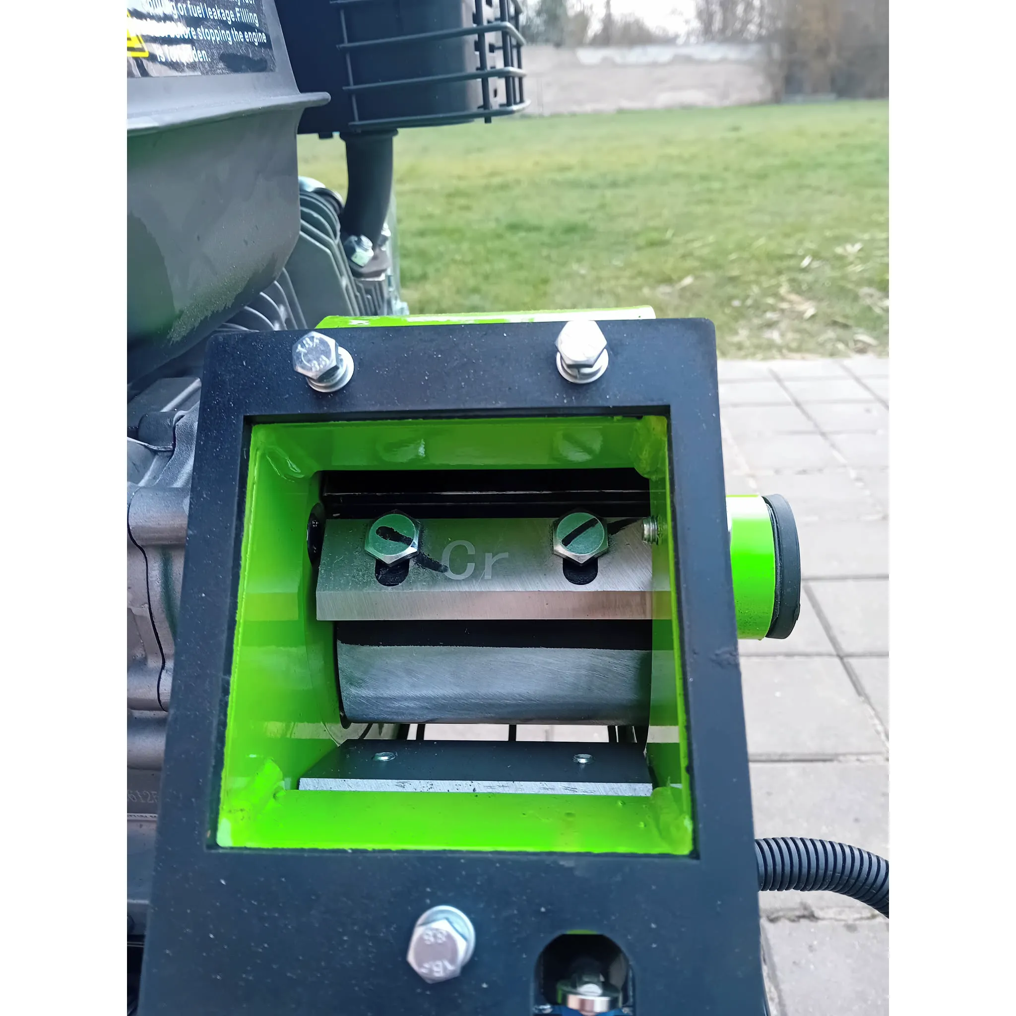 Fotografie 2 - Drtič větví Zipper ZI-HAEK2120