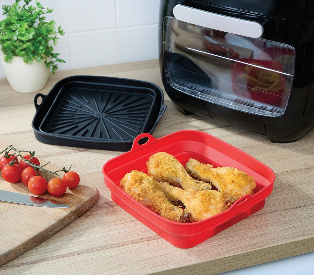 2 koše do horkovzdušné fritézy červená/černá 5 x 20 x 20 cm. 1 x červený, 1 x černý.