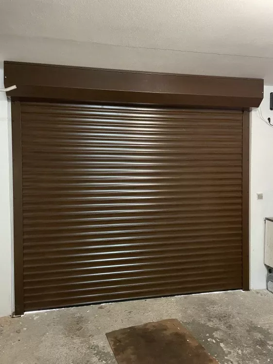 Rolovací garážová vrata PA52 - 8014_Hnědá, š 2500 x v 2150 mm (Rozměr otvoru š 2500 x v 2150 mm)