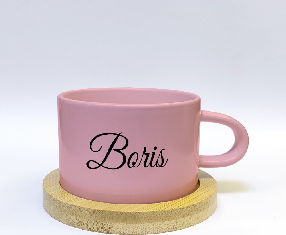Hrnek makronka se jménem Boris
