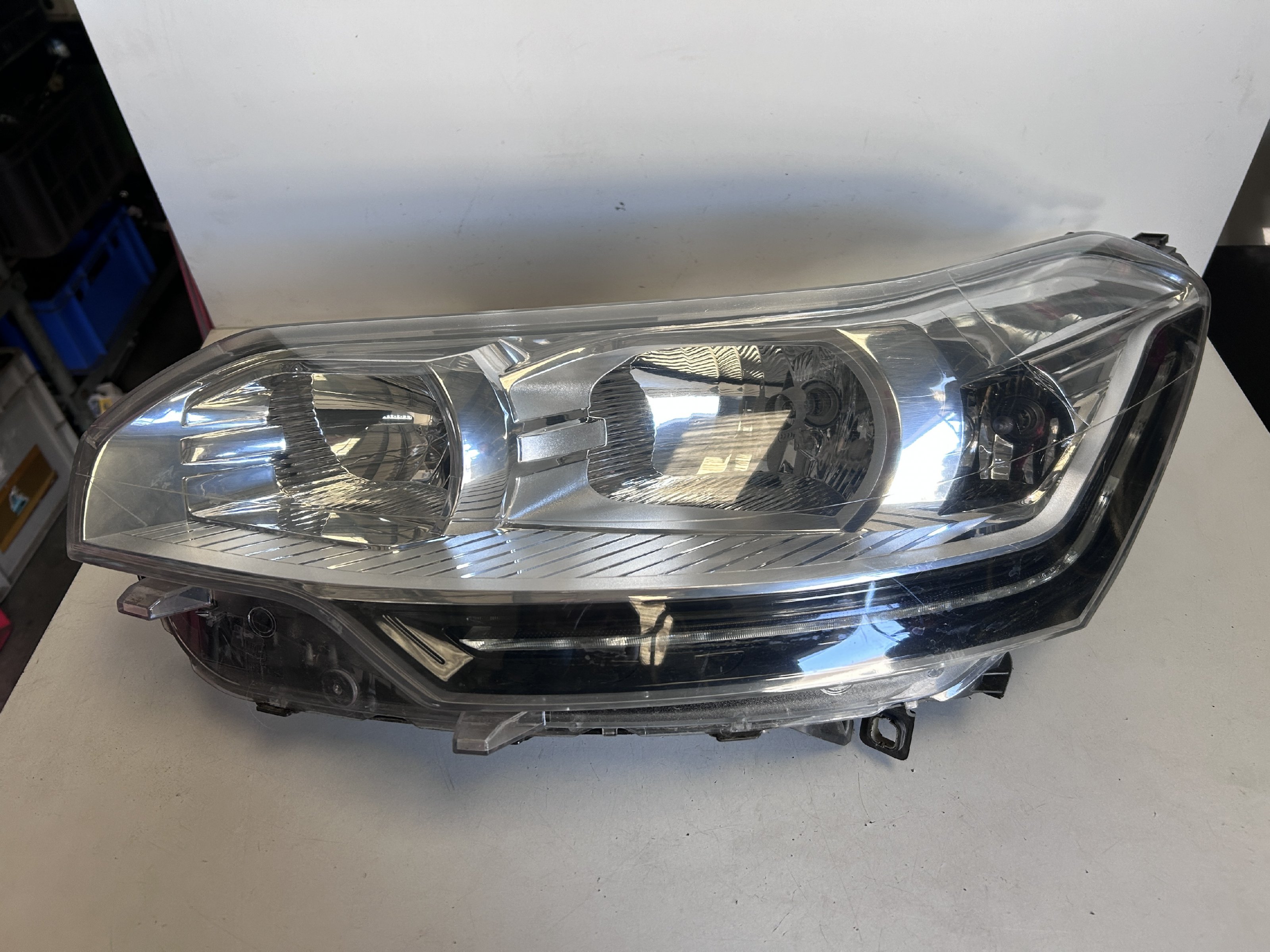 Levé přední světlo Citroen C5 III 9674398380