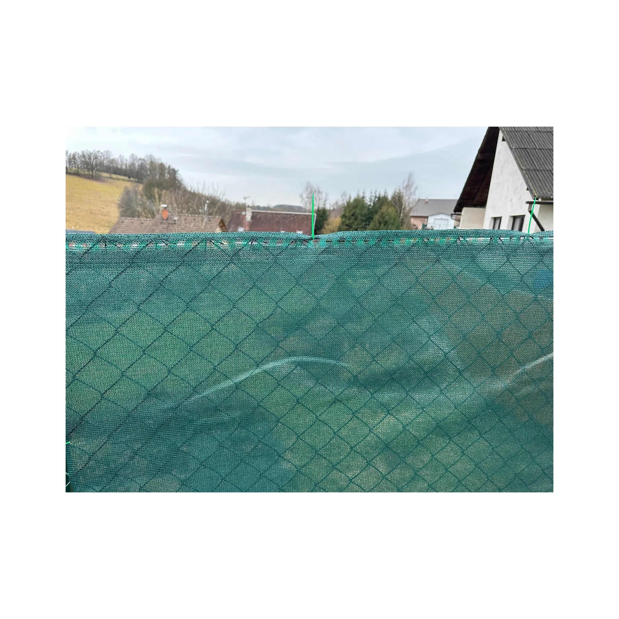 Fotografie 3 - Zahradní zástěna GTEX Stínící tkanina rašlový úplet 92% 150 g/m2 zelená 150 cm metráž