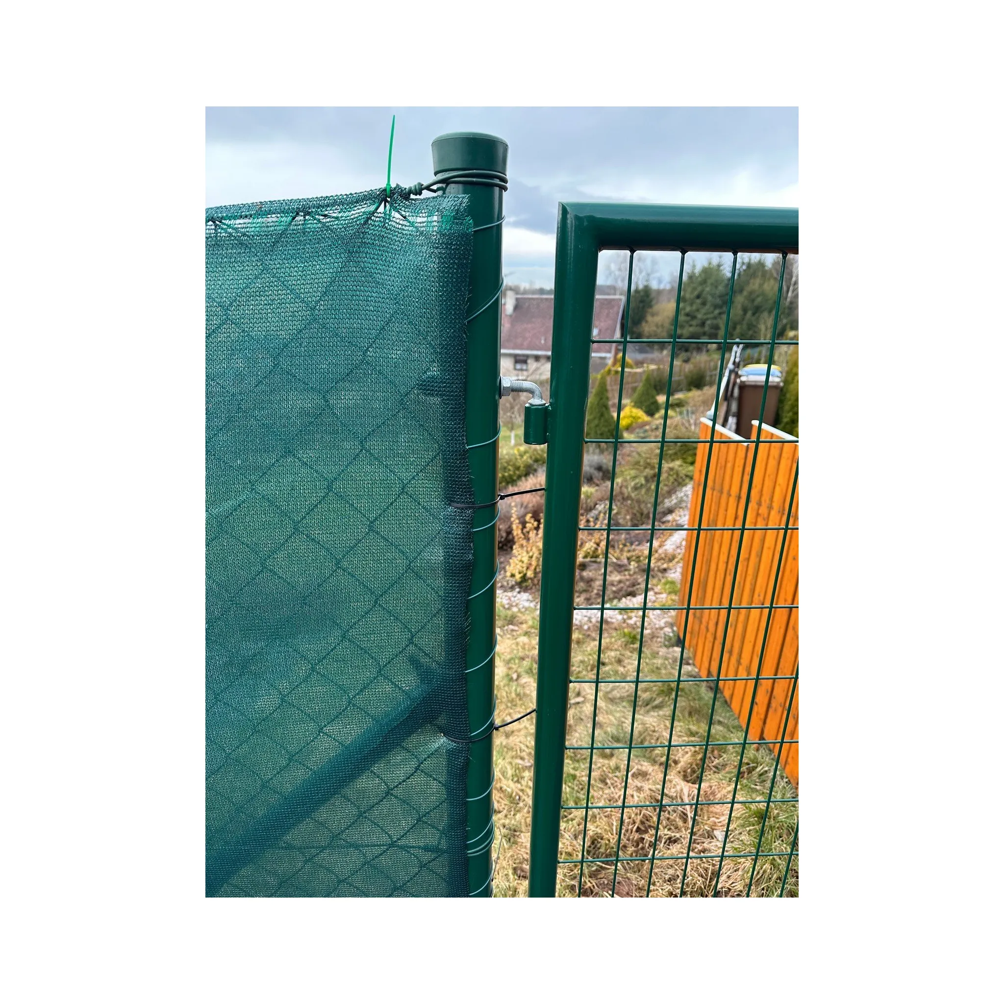Fotografie 4 - Zahradní zástěna GTEX Stínící tkanina rašlový úplet 92% 150 g/m2 zelená 150 cm metráž
