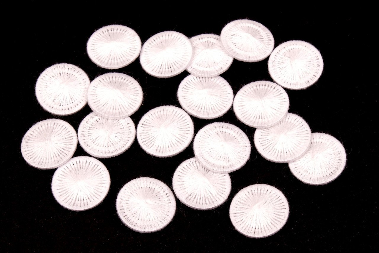 Knoflík nitěný VIKTORIA vel.24 - 15,2mm, varianta bílá