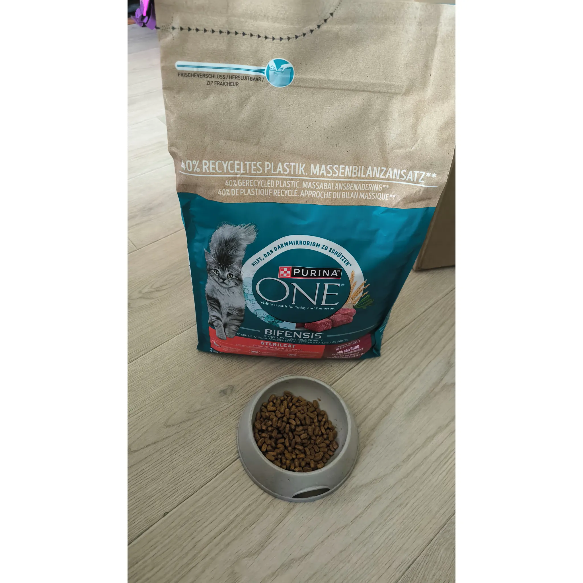 Fotografie 2 - Krmivo pro kočku Purina One Bifensis Adult Sterilcat Beef 2,8 kg