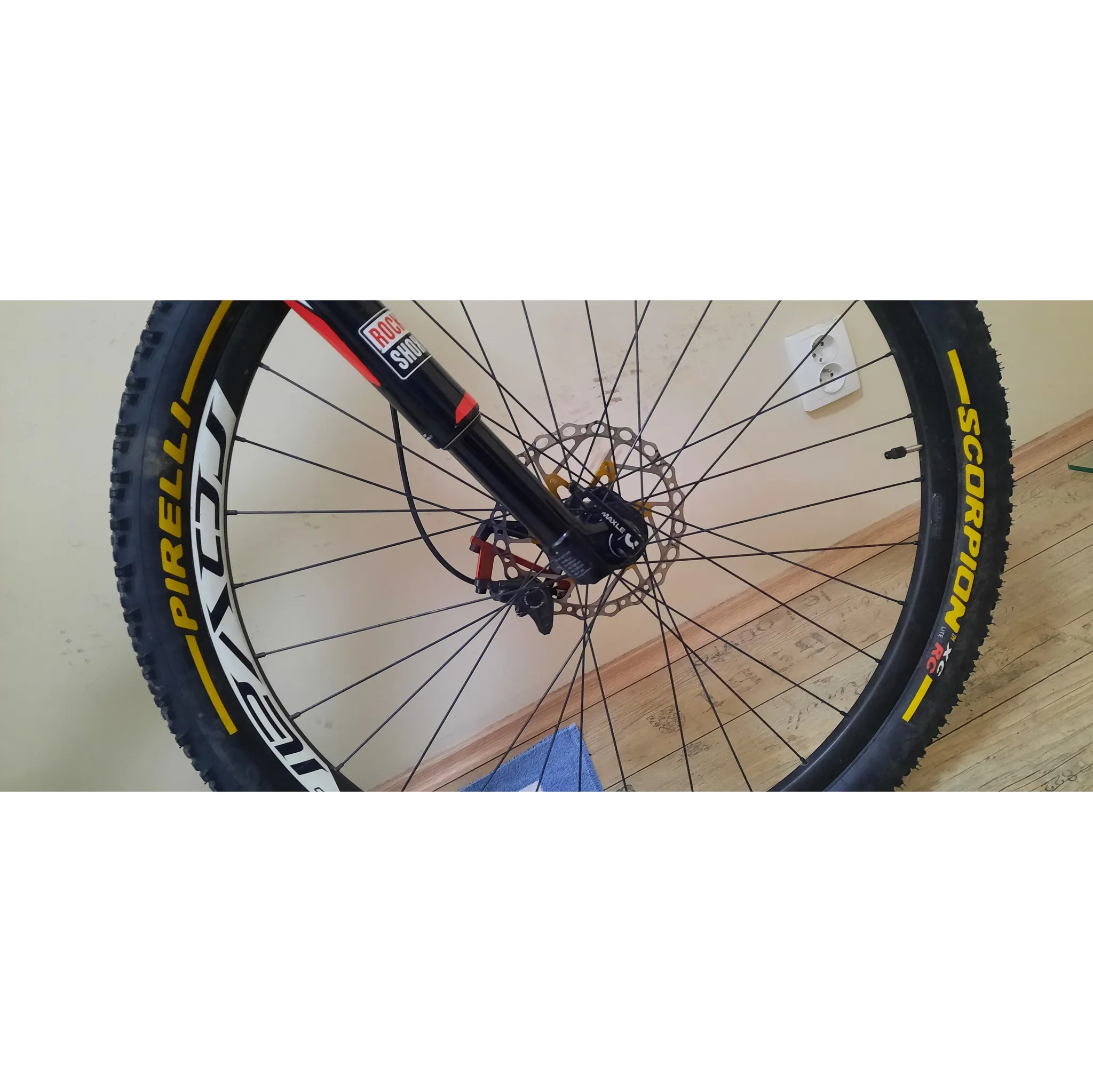 Fotografie 4 - Plášť na kolo Pirelli Scorpion XC H ProWall kevlar žlutý 29" x 2,2"