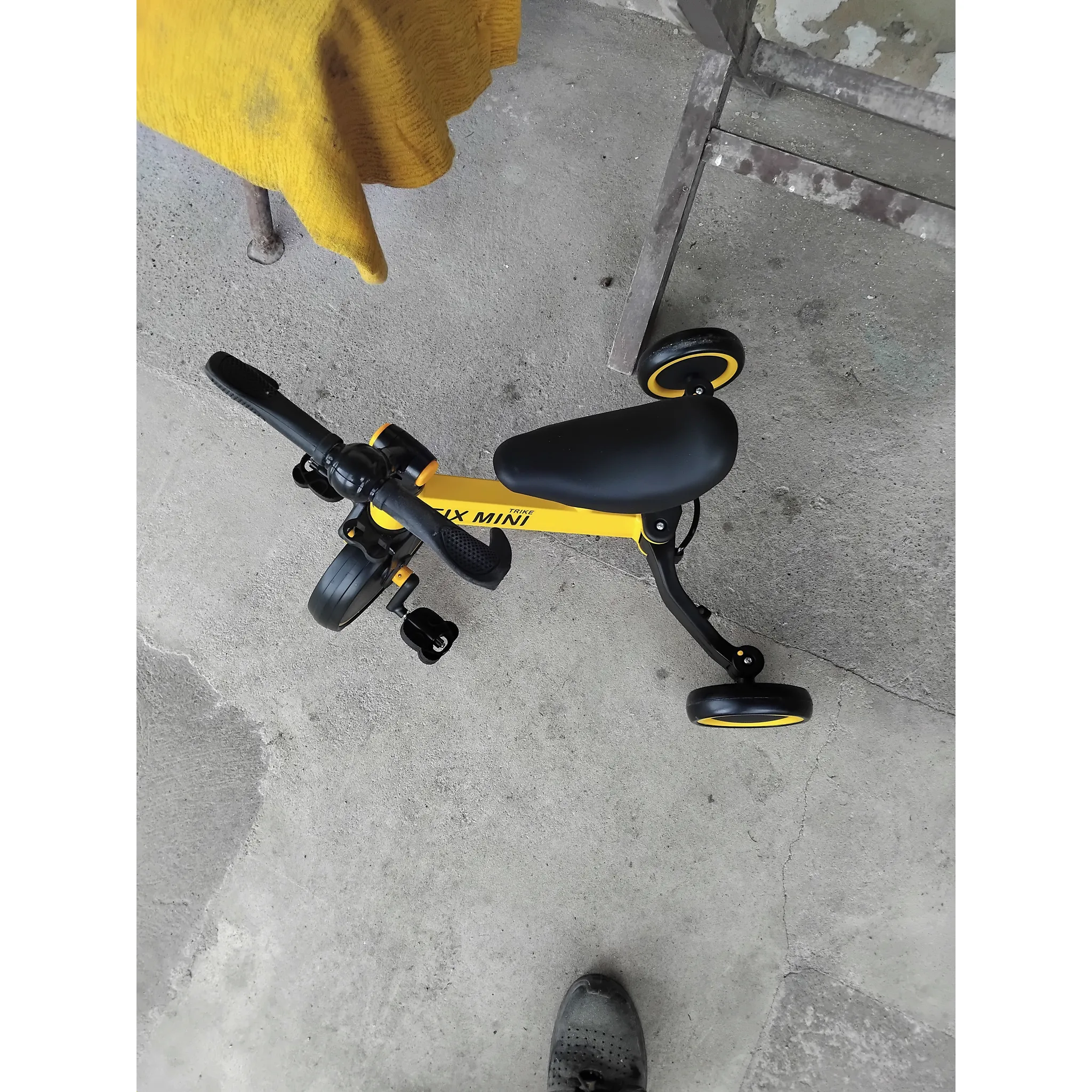 Fotografie 3 - Odrážedlo Trike FIX Mini tříkolka 3v1 červená