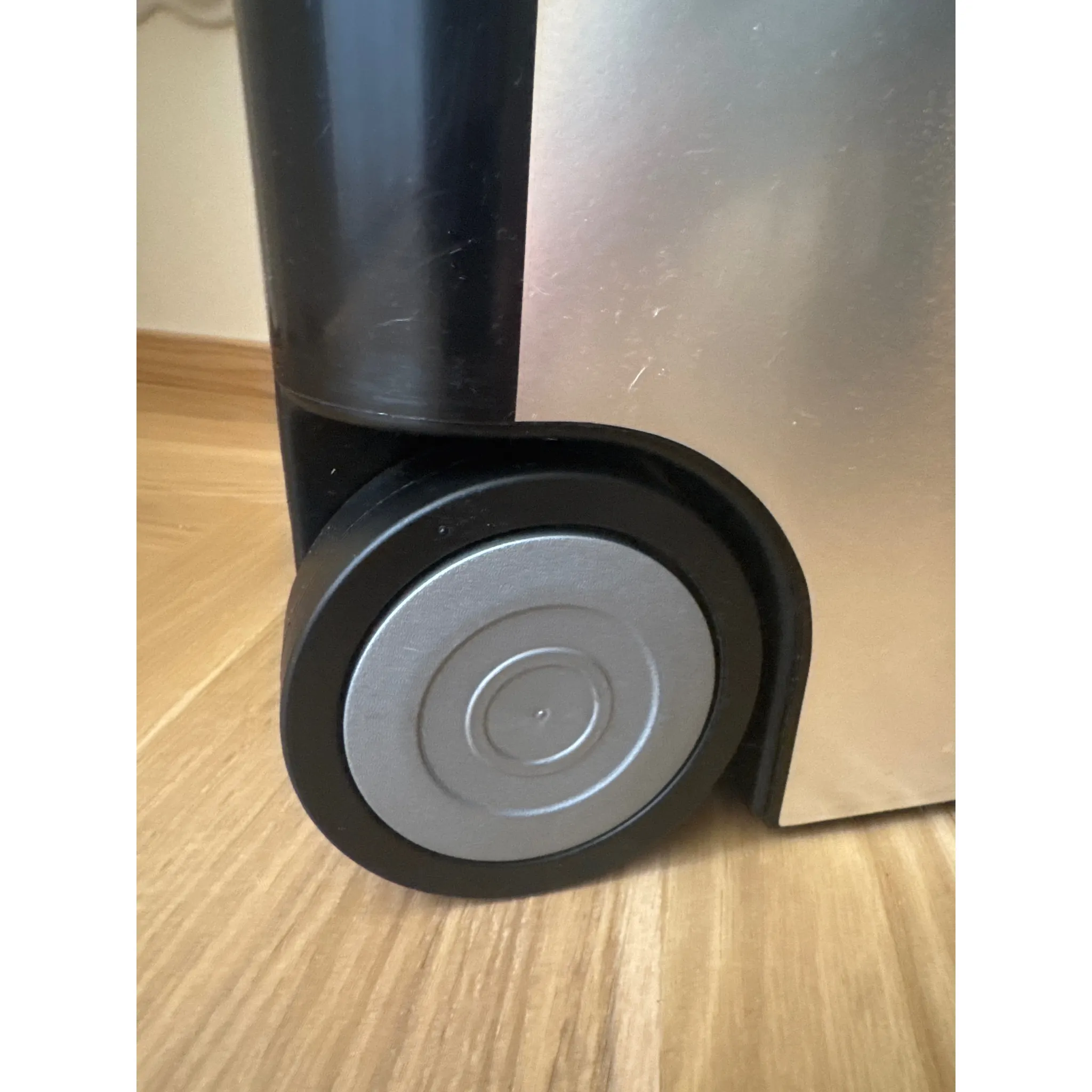 Fotografie 6 - Box na krmivo Curver Kontejner na krmivo 49,3 x 43 x 27,8 cm stříbrný