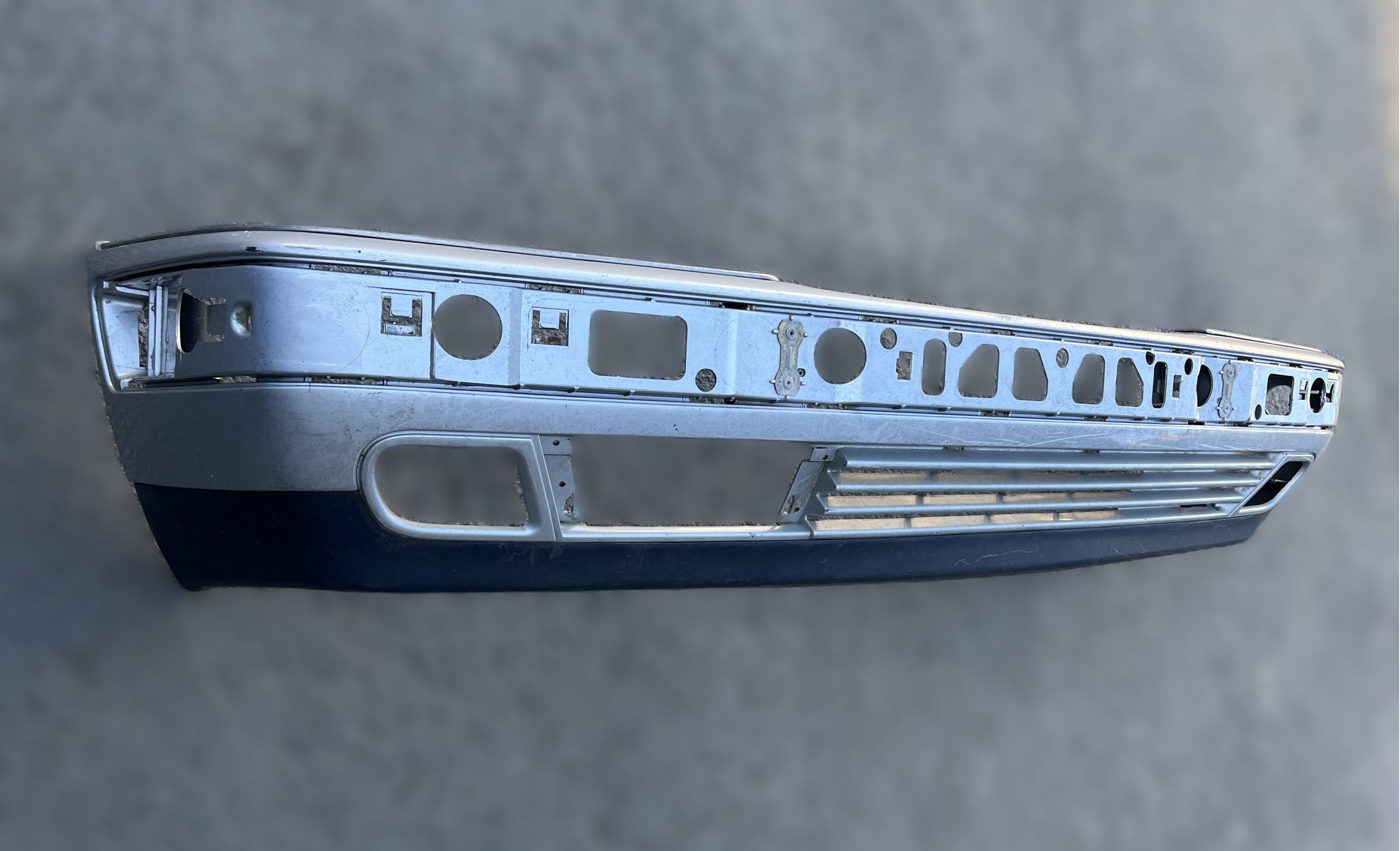 přední nárazník Mercedes-Benz třídy E W210