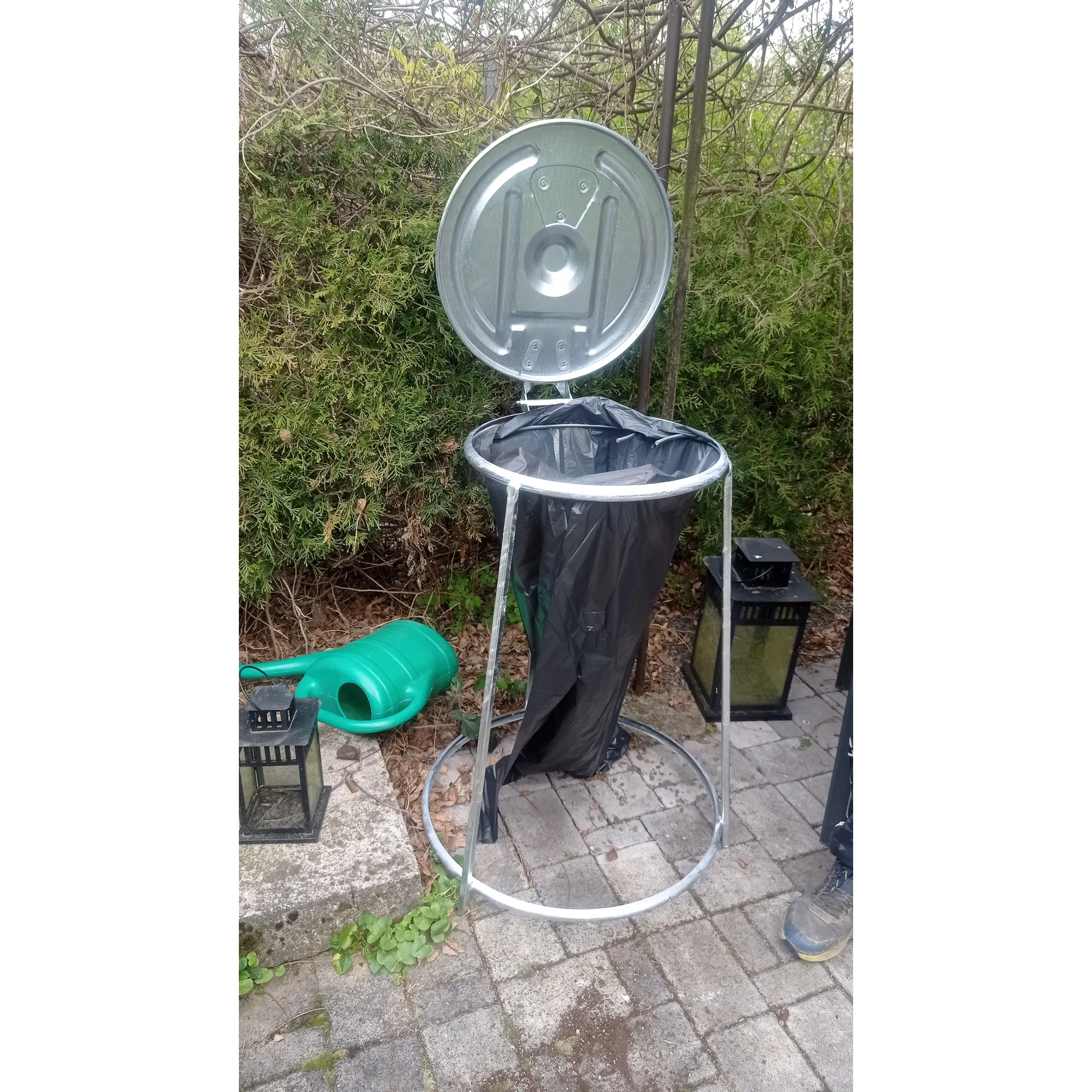 Fotografie 2 - Odpadkový koš Meva Stojan s víkem 110 l