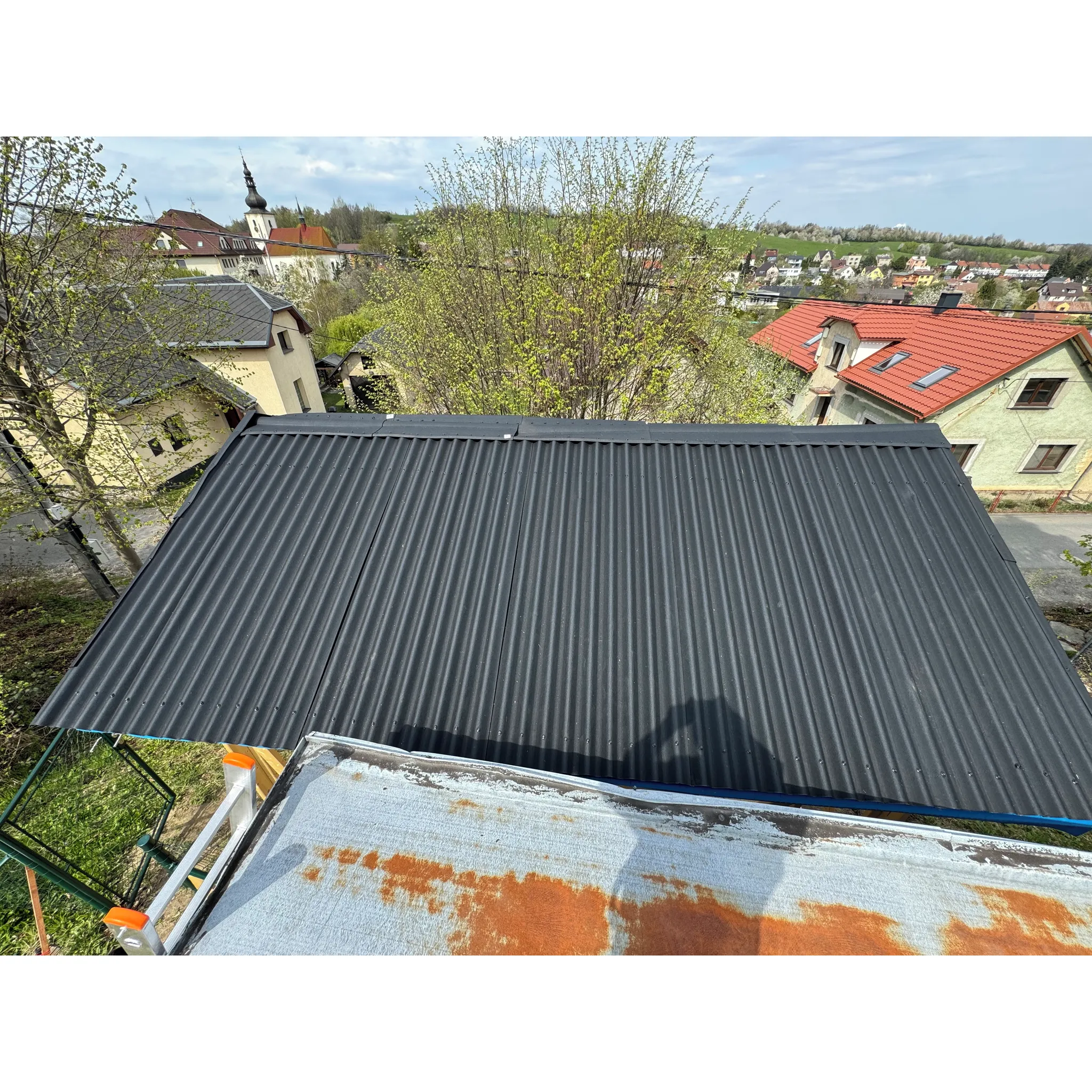 Fotografie 3 - Bitumenová deska Onduline Classic 950 x 2000 x 3 mm 1 m2 černá